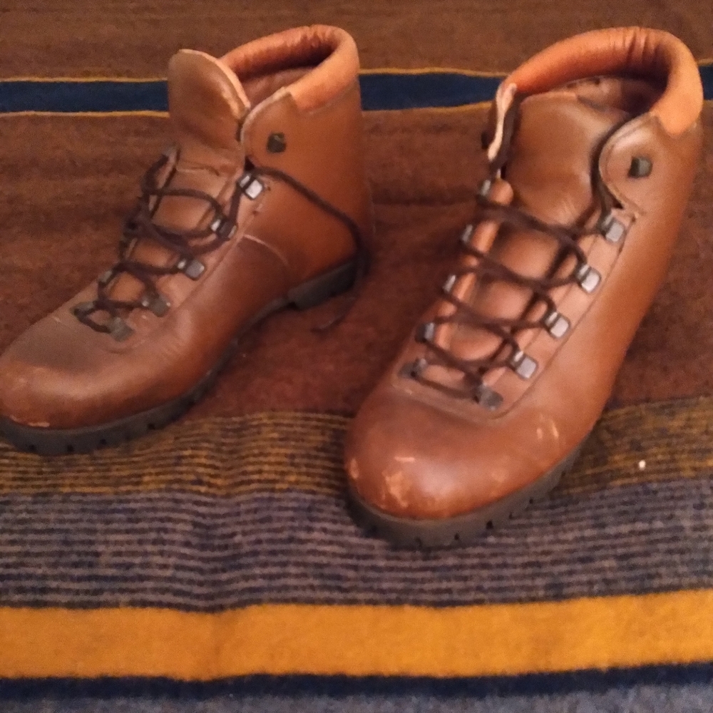 Women's leather mountaineering boots SIZE 7.5